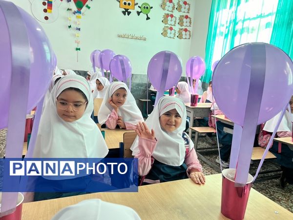 برگزاری جشن شکوفه‌ها در دبستان دخترانه المهدی ناحیه 2 کرج 