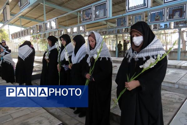 احترام به مقام شهدا با حضور فرماندهان و بسیجیان در گلزار بی‌بی سکینه(س) شهرستان ملارد
