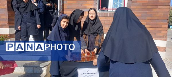  ایستگاه صلواتی به یاد شهدای نیروی انتظامی در دبیرستان فرهنگ