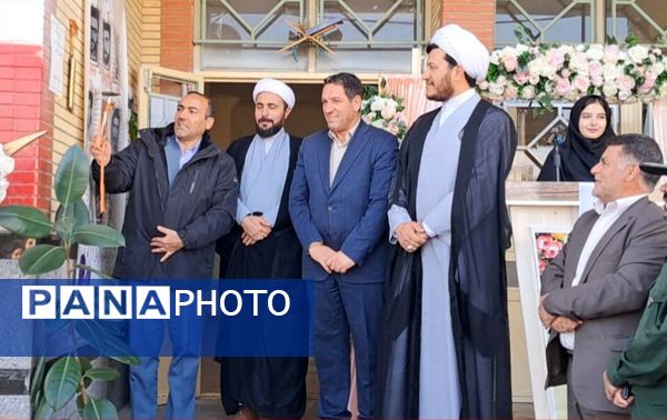 آغاز سال تحصیلی با گرامیداشت یاد و خاطره شهیدان در مدرسه فاطمیه شهرستان چاراویماق 