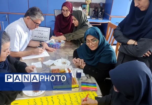 انتخابات انجمن اولیا و مربیان در دبیرستان فرزانگان قائمشهر