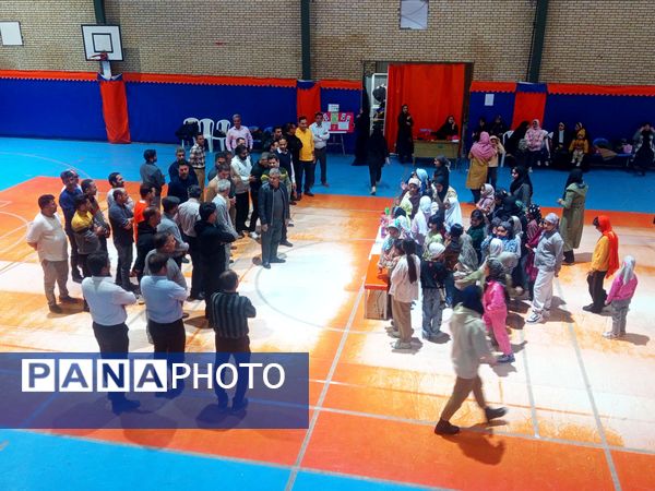 دانش آموزان مدرسه سمیه ساعاتی شاد در کنار پدرانشان گذراندند