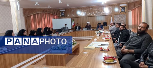 جلسه بررسی عملکرد و کیفیت آموزشی مدارس شهرستان بن با حضور مسئولان استانی