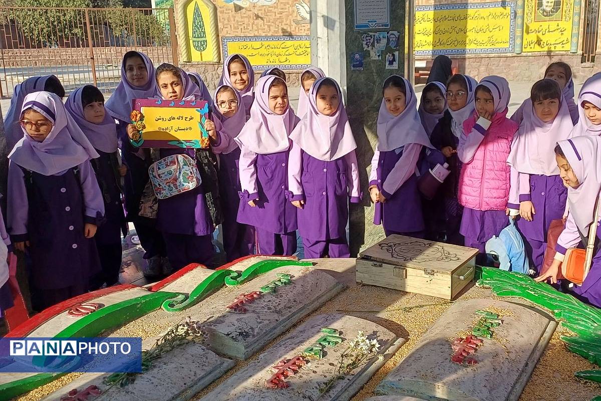 اجرای طرح «لاله‌های روشن» در دبستان آزاده ناحیه دو شهرری 