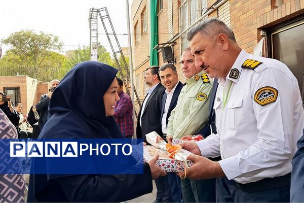 آغاز سال تحصیلی در دبیرستان بانو عفت آهنگری ناحیه یک شهرری