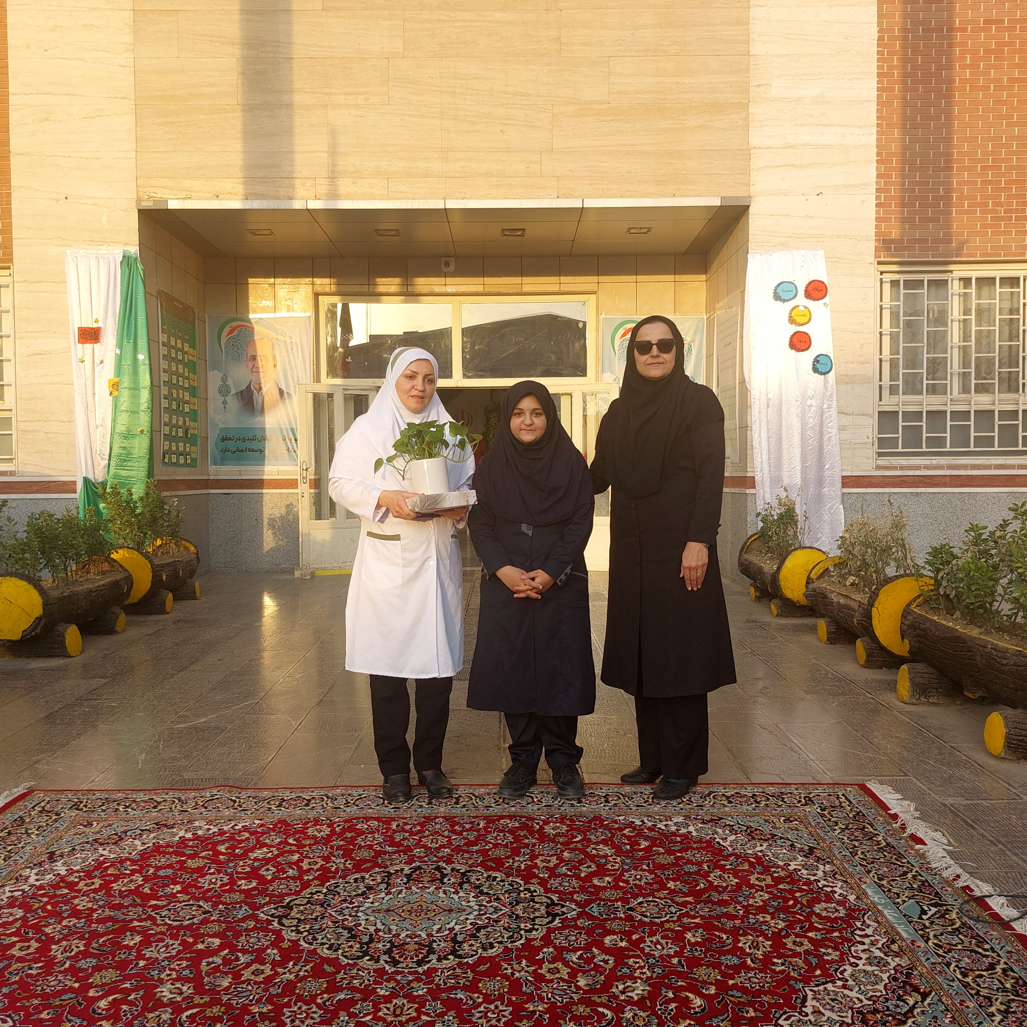 روز پرستار روز مهر و فداکاری در مدرسه هوشیار ناحیه ۱ مشهد مقدس 