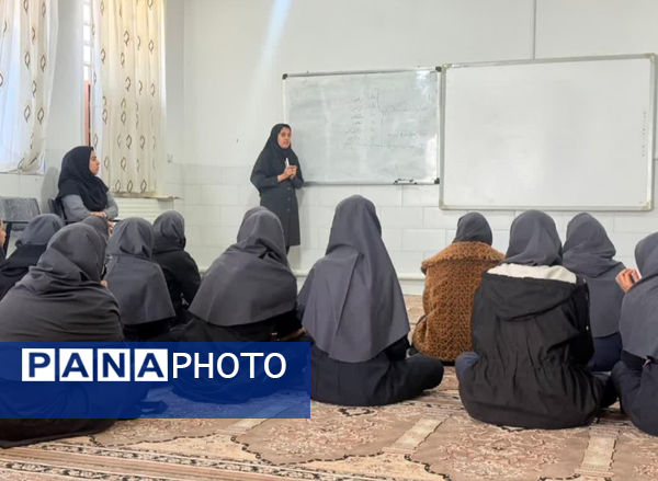 کارگاه آموزشی هدایت تحصیلی و مهارت‌های زندگی در خاتم 