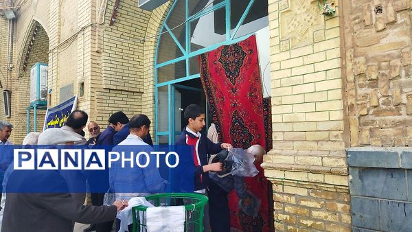 برگزاری نماز جمعه در آغاز هفته بسیج دانش آموزی با حضور دانش آموزان بسیجی نیشابور