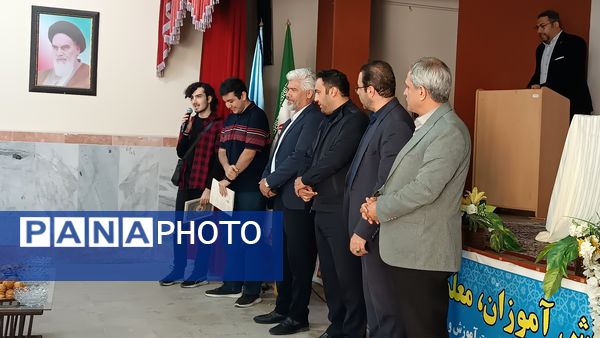 تجلیل از رتبه‌های برتر کنکور سراسری دبیرستان شهید سلطانی ۴ 