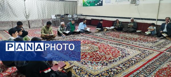 محفل انس با قرآن کریم به یاد شهدای ارتش در شهرستان کاشمر