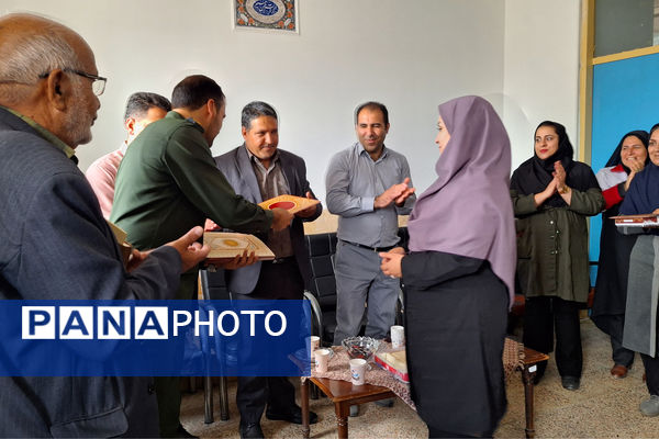 آیین تجلیل از معلمان مدارس ایزدخواست