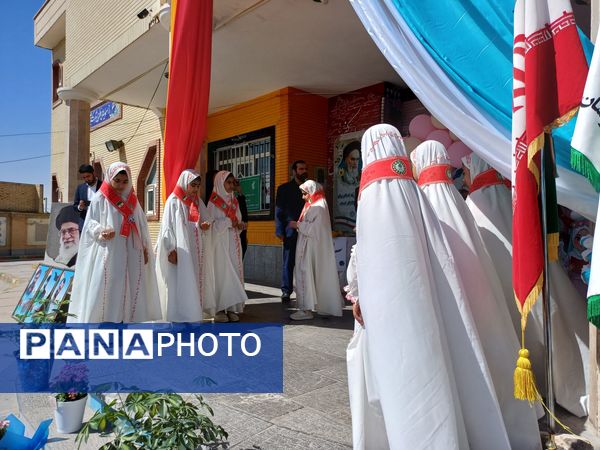 نواختن زنگ سپاس معلم در دبستان دخترانه شاهد نرگس