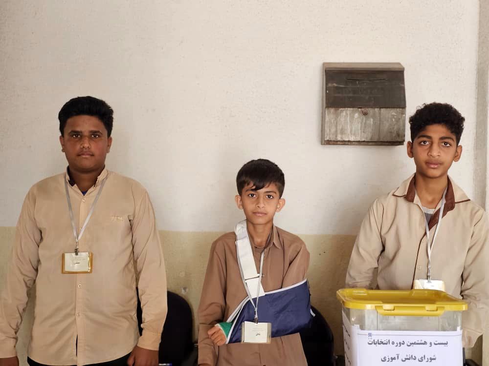 بیست‌وهشتمین دوره شورای دانش‌آموزی در دبیرستان متوسطه اول شهید ناصری برگزار شد