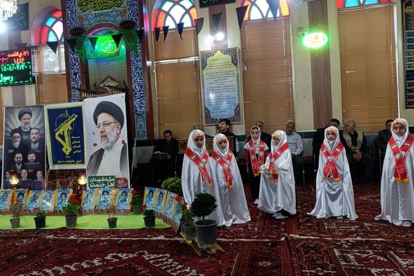 مراسم شهدای خدمت در ایلخچی با حضور دانش‌آموزان پیشتاز