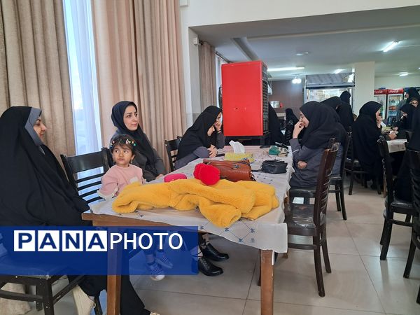 تجلیل از مربیان و معلمان پرورشی و خانواده شهدا در آشخانه