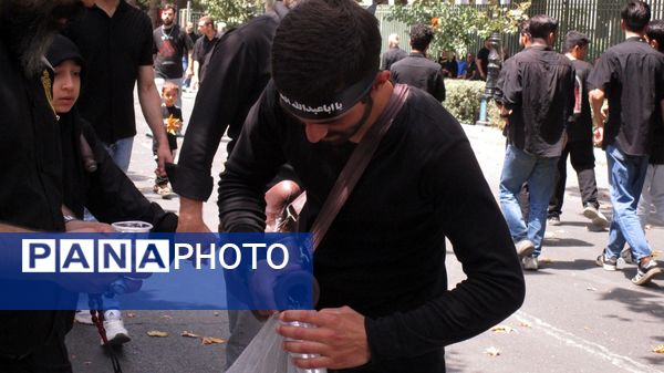 عزاداری عاشورای حسینی به رنگ خون شهیدان در کرج