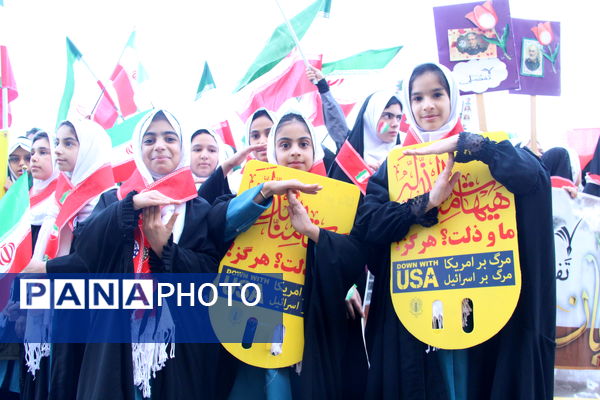 راهپیمایی ۱۳ آبان روز غلبه بر استکبار جهانی دانش‌آموزان شهر یزد