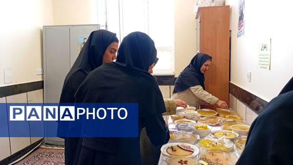 جشنواره شله زرد به مناسبت هفته بهداشت روان در مدرسه مادرمهربان خلیل آباد