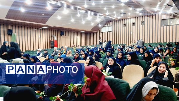 مراسم تجلیل از دانش‌آموزان ممتاز مدارس شاهد استان البرز