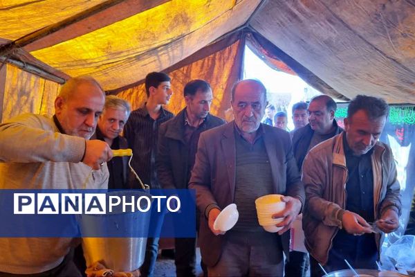 پذیرایی موکب شهدای فیروزکوه در روز شهادت حضرت فاطمه (س).