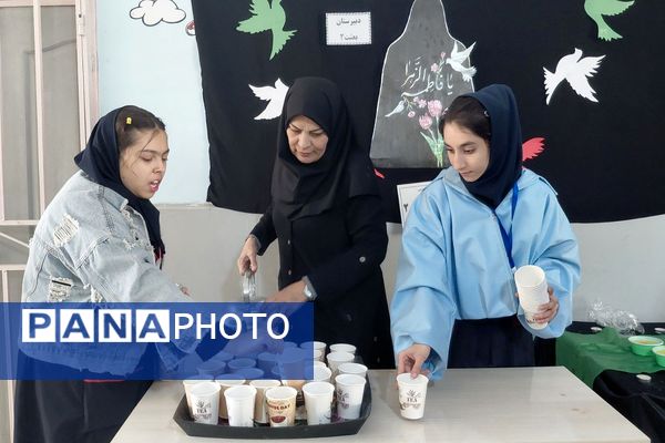  مراسم سوگواری و توزیع نذری به مناسبت شهادت حضرت فاطمه زهرا (س) در دبیرستان بعثت۲