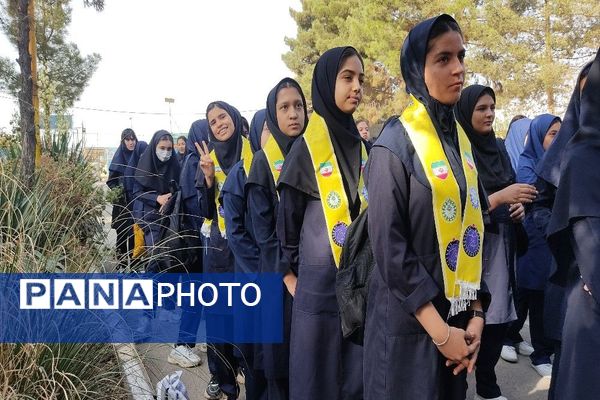 آغاز سال تحصیلی جدید و گرامیداشت هفته دفاع مقدس در دبیرستان شهید مجید دهنوی نیشابور