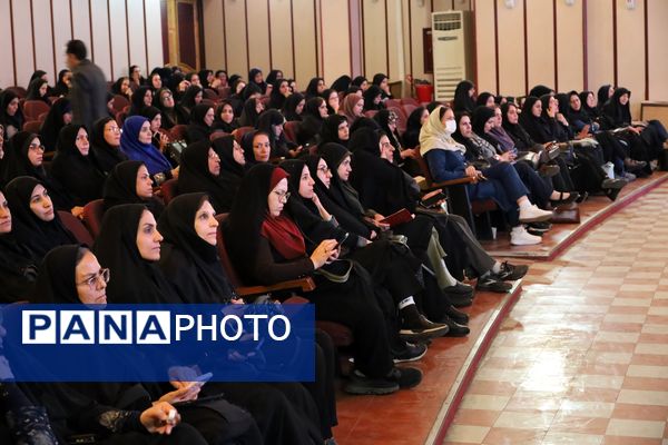 نشست هم اندیشی معاونین و مربیان پرورشی و مشاوران مدارس شهر شیراز 