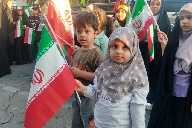 خروش مردم انقلابی قروه برای پیروزی جمهوری اسلامی 