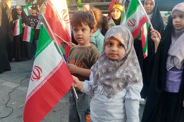 خروش مردم انقلابی قروه برای پیروزی جمهوری اسلامی 