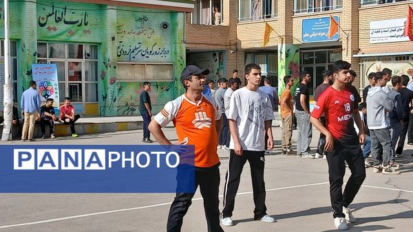 برگزاری مسابقات ورزشی دبیرستان معلم ساوجبلاغ در هفته تربیت‌بدنی