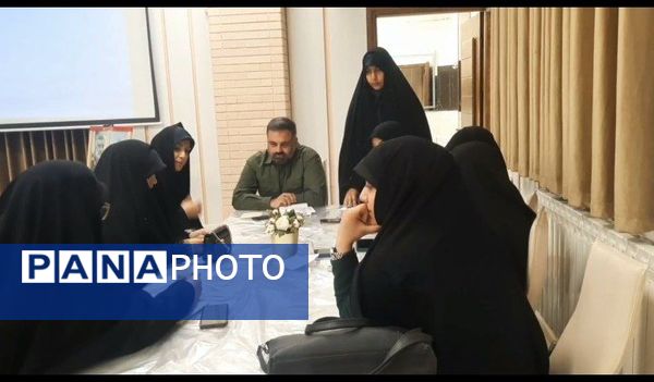 گفتگوی صمیمانه فرماندهان واحد های بسیج دانش آموزی