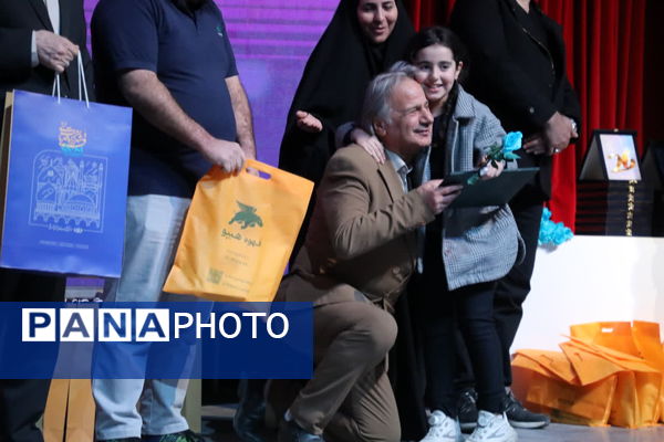 آیین تقدیر از برگزیدگان بیست و ششمین جشنواره تئاتر استان قم