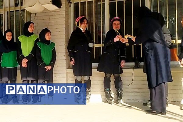 برگزاری المپیاد ورزشی به مناسبت هفته تربیت بدنی در دبیرستان پروین اعتصامی اسلامشهر