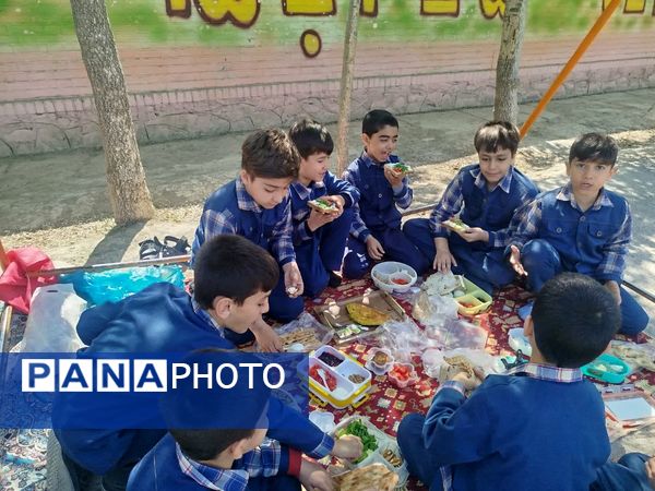 صبحانه سلامت در مدرسه پسرانه مبین شیروان