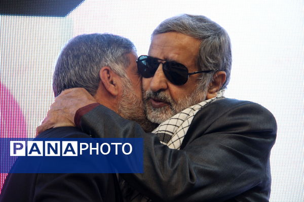 آیین رونمایی کتاب سبیل صورتی در یزد