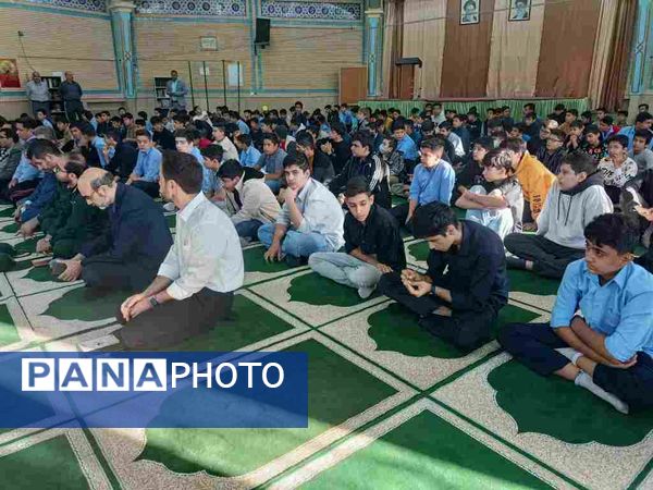  یادواره شهید و تقدیر از معلمان و دانش‌آموزان فعال در دبیرستان سما کاشمر
