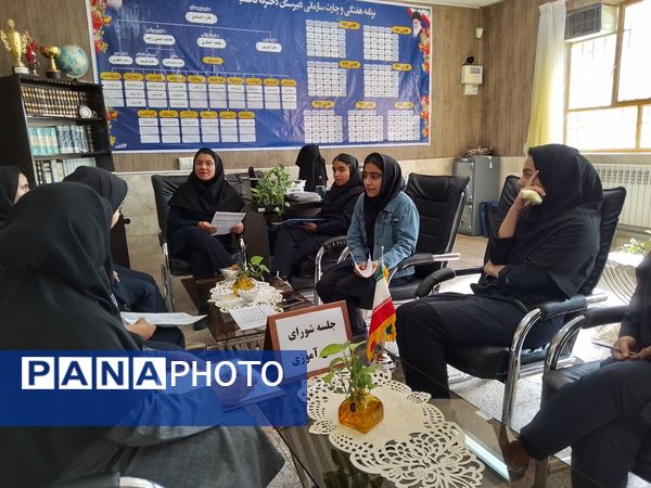 برگزاری اولین جلسه شورای دانش‌آموزی در دبیرستان دخترانه فاطمیه