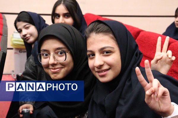 برگزاری جشن روز دختر با همکاری کانون خدمت رضوی و نهادهای آموزشی در منطقه 14 تهران 
