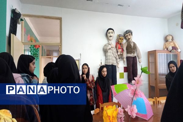 بازدید دانش‌آموزان دبیرستان عفت از کانون پرورش فکر کودکان و نوجوانان پارس‌آباد