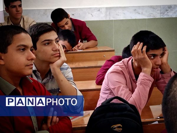 اولین جلسه هدایت تحصیلی دانش آموزان پایه نهمی دبیرستان میثاق