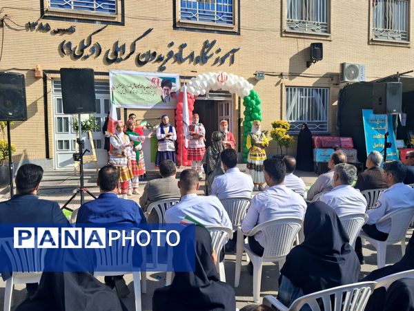 گرامیداشت پدافند غیرعامل با حضور مسئولان شهرستان در دبیرستان وکیلی ۹