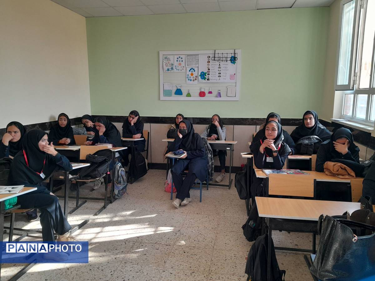 کارگاه اطلاع رسانی مسابقات قرآن ، عترت و نماز در دبیرستان مادرمهربان خلیل آباد