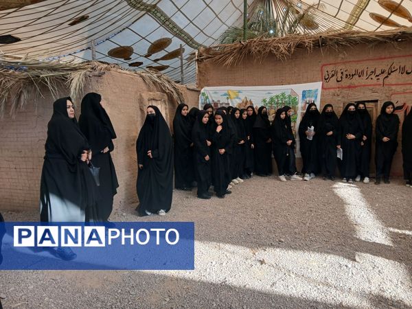 بازدید دانش آموزان باخرز از نمایشگاه ریحانه النبی