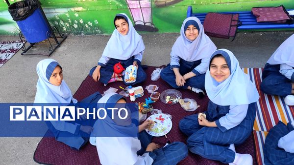 روز جهانی کودک و تخم مرغ در مدرسه شاهد خیر سجادی 