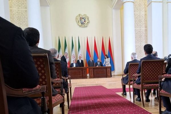  یک بیانیه مشترک و ۱۰ سند همکاری میان ایران و ارمنستان امضا شد