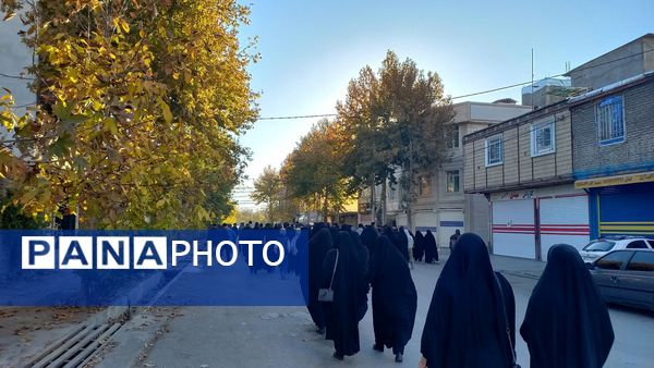 همایش پیاده‌روی خانوادگی گرامیداشت هفته بسیج در شهرستان سلسله 