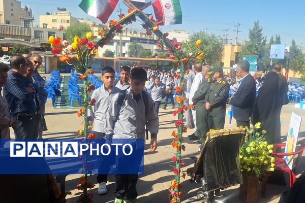 مهر با مقاومت همگام در دبیرستان هیأت امنایی رازی ناحیه چهار شیراز 