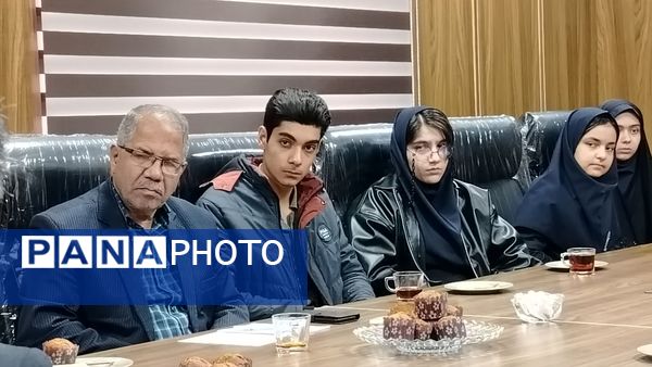 ملایر، شهر جهانی انگور و مبل و منبت ایران زمین