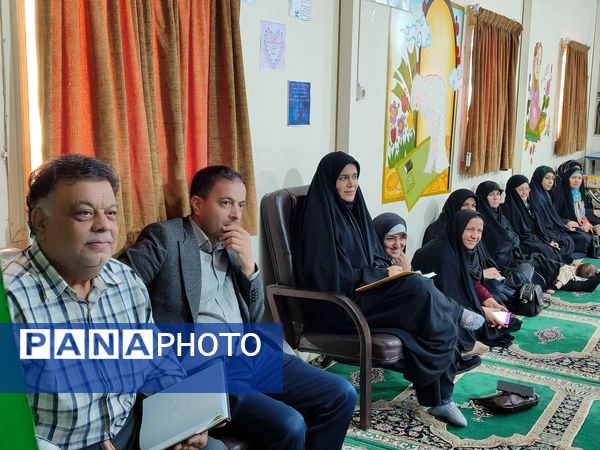 برگزاری جلسه آموزش خانواده در دبستان شاهد حاج تقی آقا بزرگ مشهد