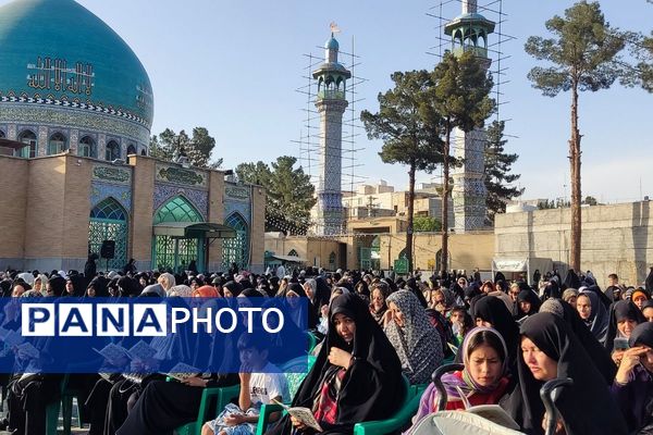 مراسم پرفیض روز عرفه در امامزاده عمادالدین رباط‌کریم با حضور پرشور زائران برگزار شد